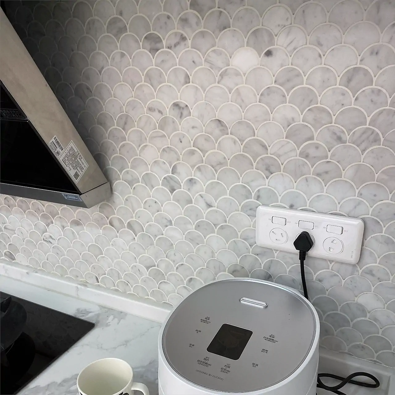 Arabesque Marble Tiles as the Shower Wall Tiles Design Ideas 01